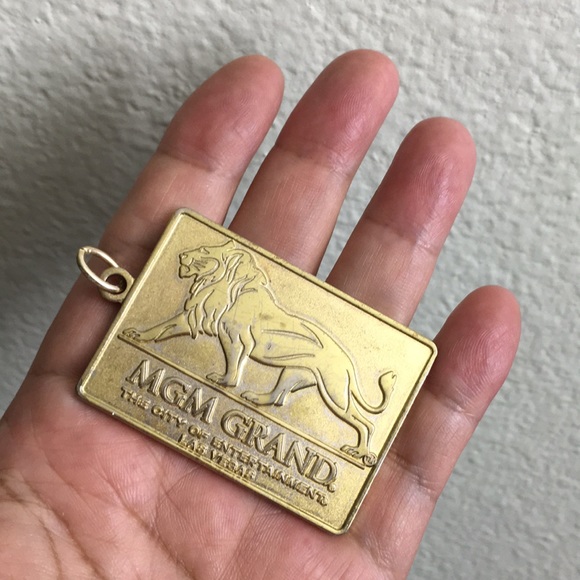 🖤Vtg MGM GRAND big charm/pendant - Picture 12 of 13